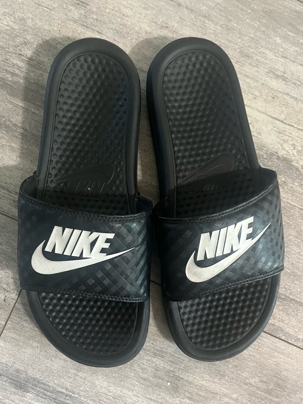 Nike Benassi JDI Slides Black
White Women's Size 9
343881-011 Like New